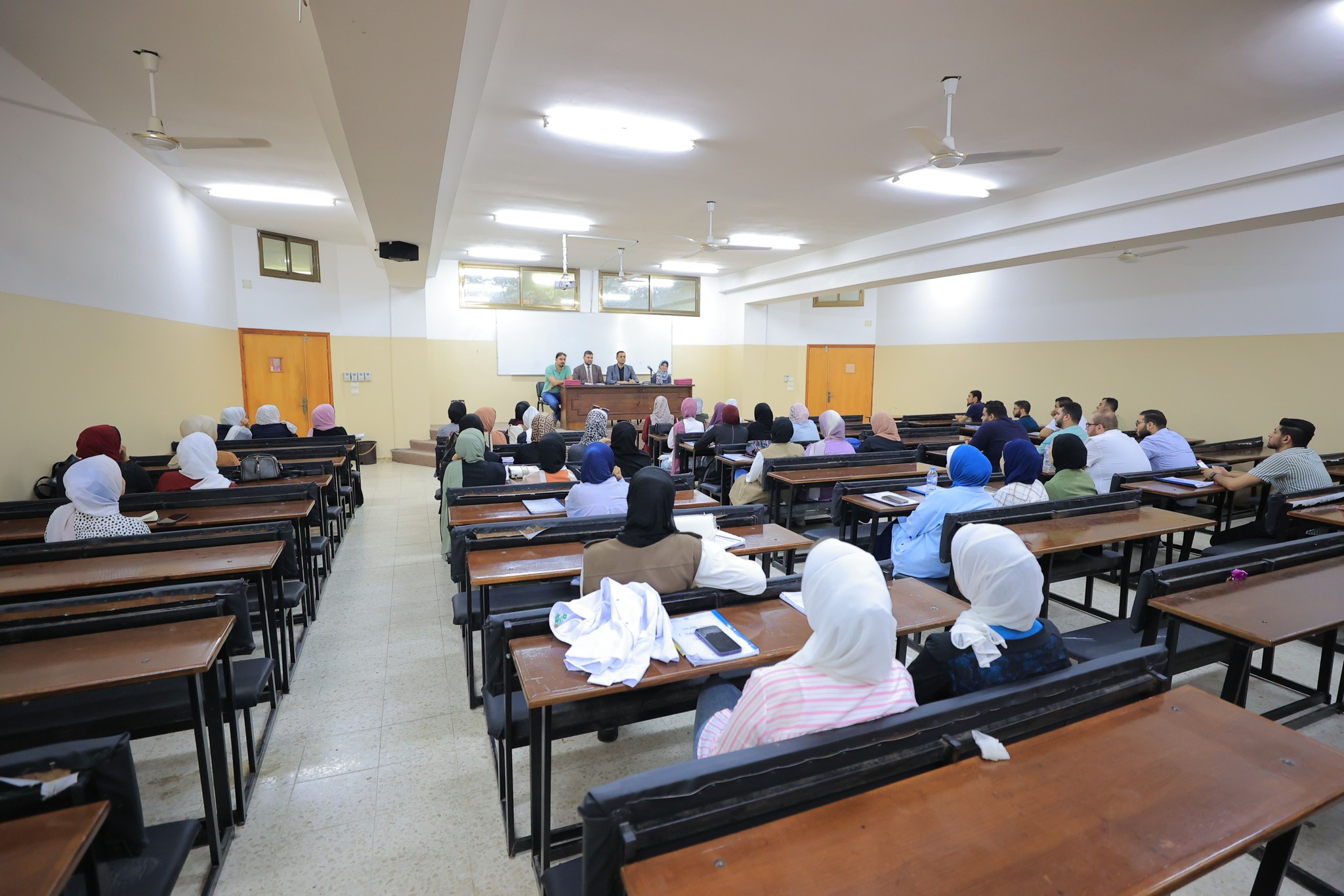 كلية الطب وعلوم الصحة - طب وجراحة الفم والأسنان في جامعة فلسطين تحتفي بطلابها المشاركين في مسابقة صفوة الحفاظ والمتميزين خلال برنامج الامتياز